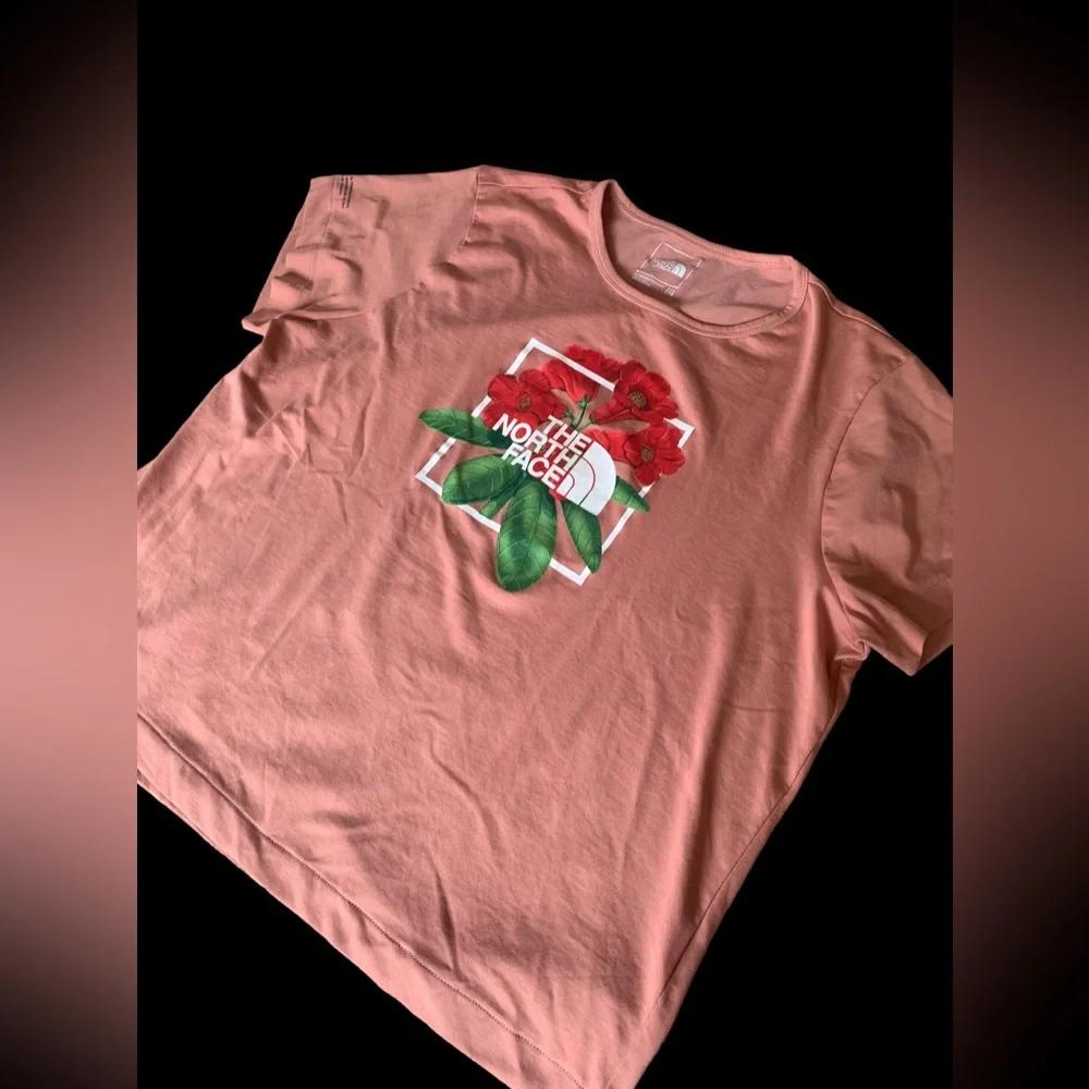 NEW The North Face Woman’s Pink Himalayan Bottle Source Short Sleeve Tee Flowrs - Picture 3 of 6